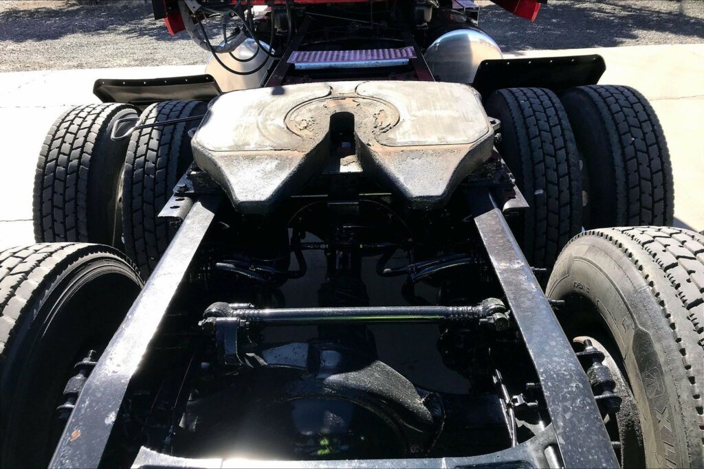 2021 CUM LT625 6×4 Sleeper