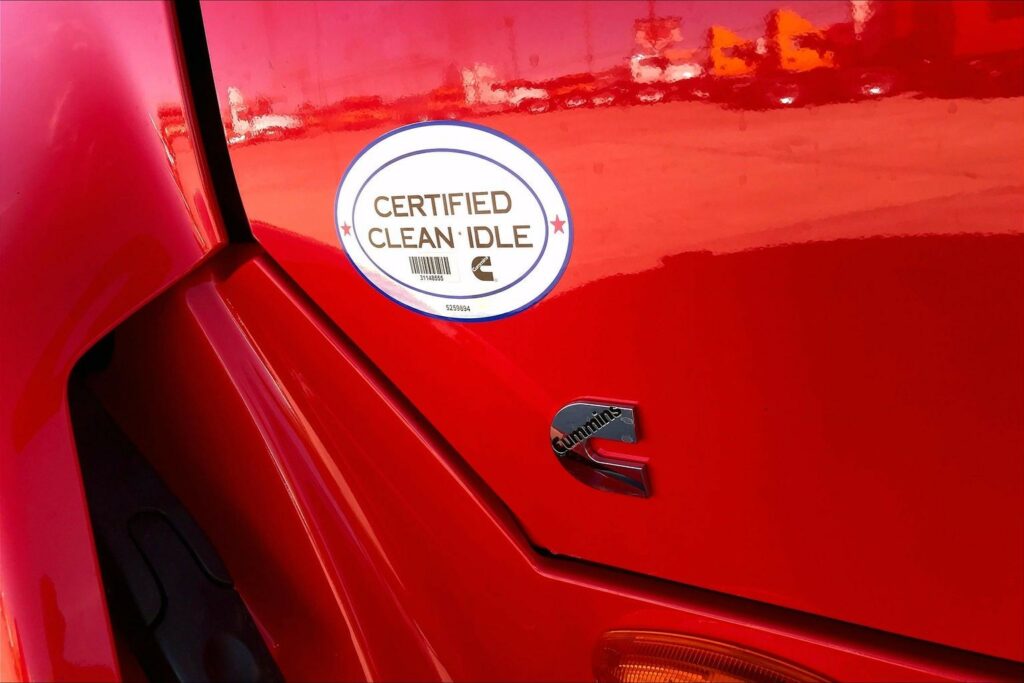 2021 CUM LT625 6×4 Sleeper