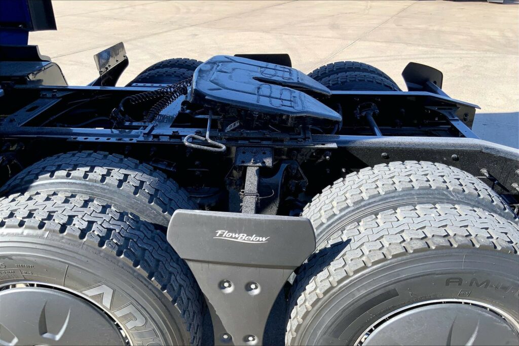 2022 CUM LT625 6×4 Sleeper