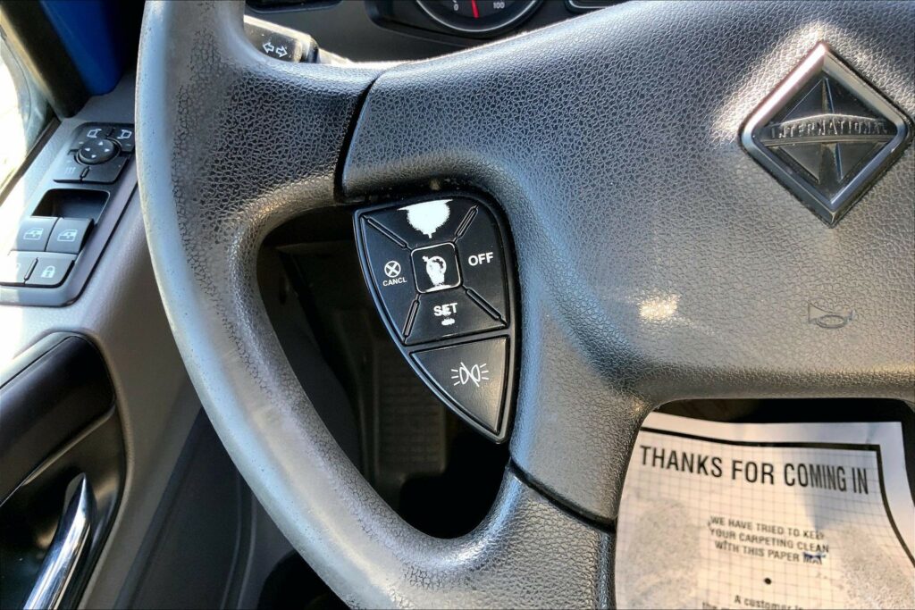 2022 CUM LT625 6×4 Sleeper