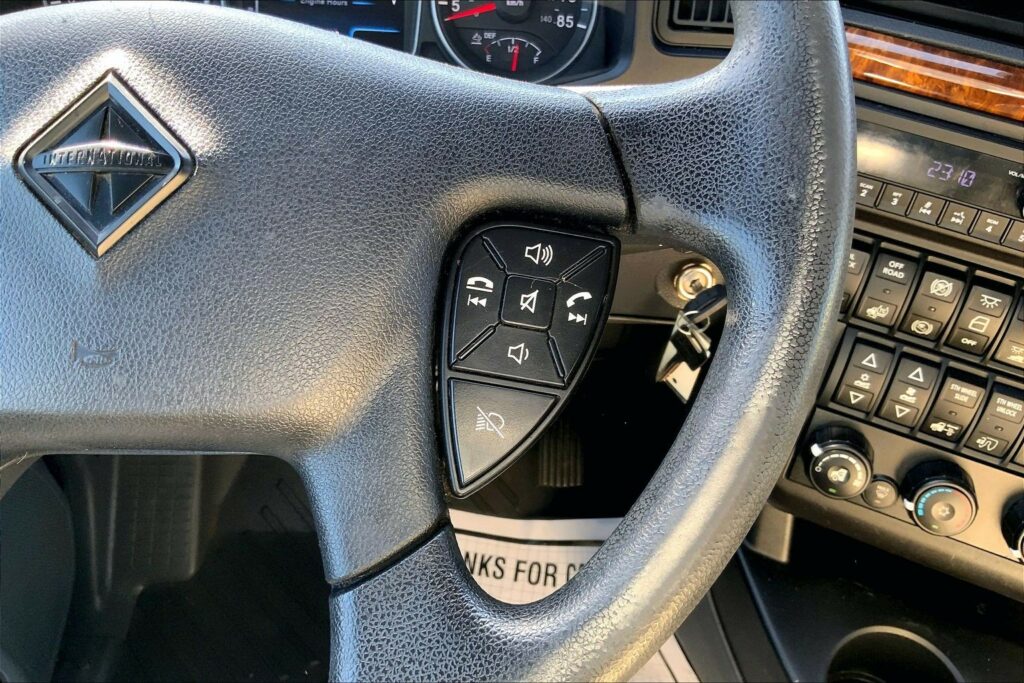 2022 CUM LT625 6×4 Sleeper