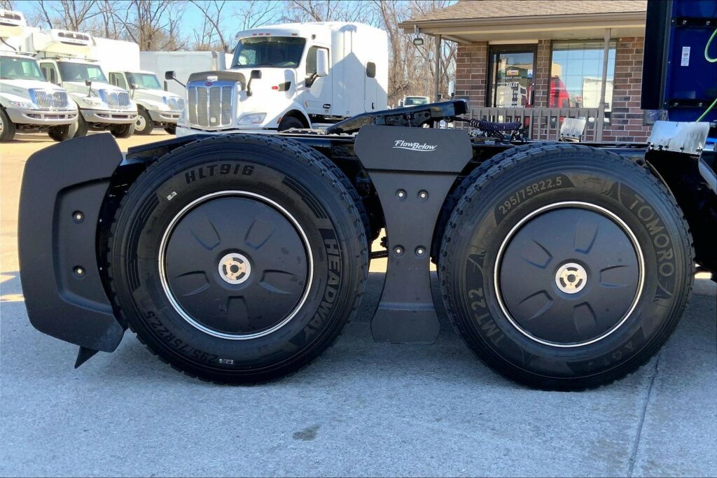 2022 CUM LT625 6×4 Sleeper