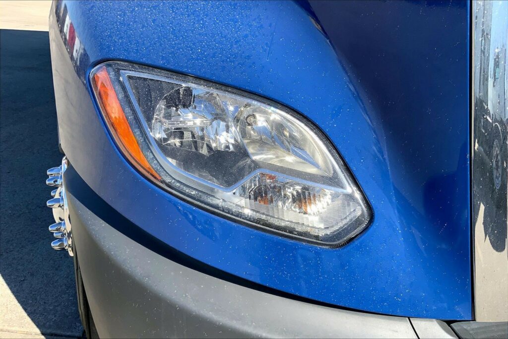 2022 CUM LT625 6×4 Sleeper