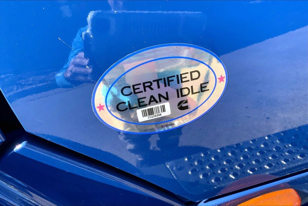 2022 CUM LT625 6×4 Sleeper