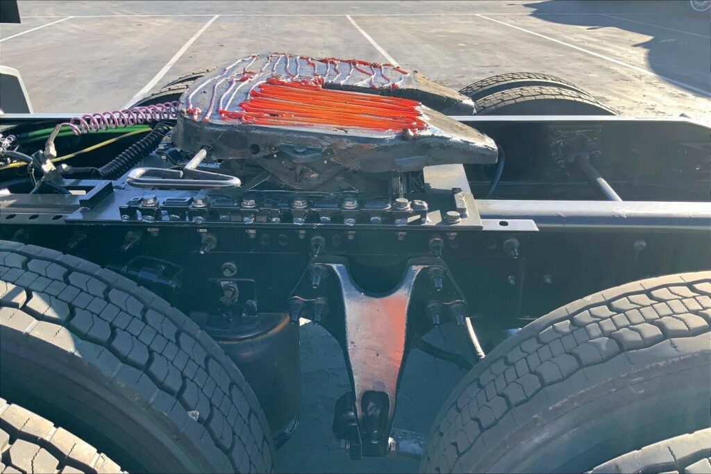 2022 CUM LT625 6×4 Sleeper