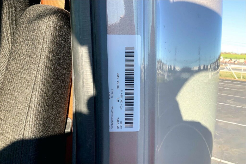 2022 CUM LT625 6×4 Sleeper