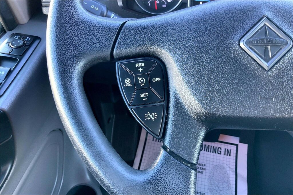 2022 CUM LT625 6×4 Sleeper