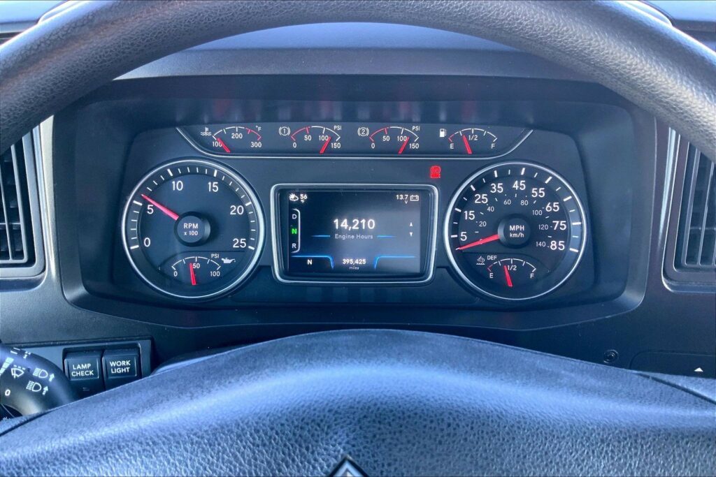 2022 CUM LT625 6×4 Sleeper