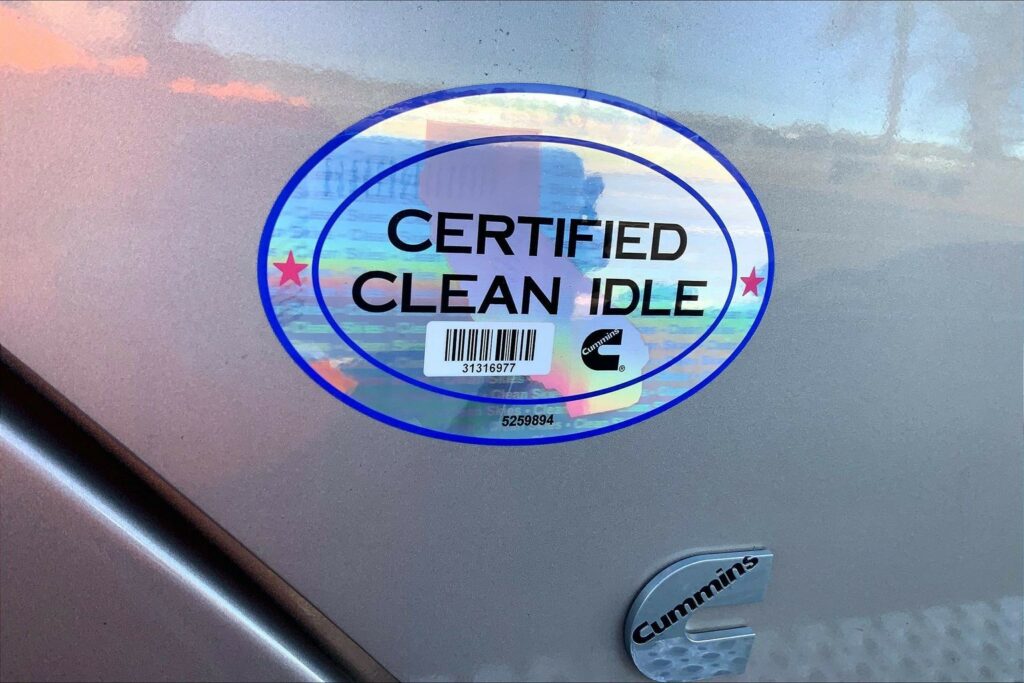 2022 CUM LT625 6×4 Sleeper