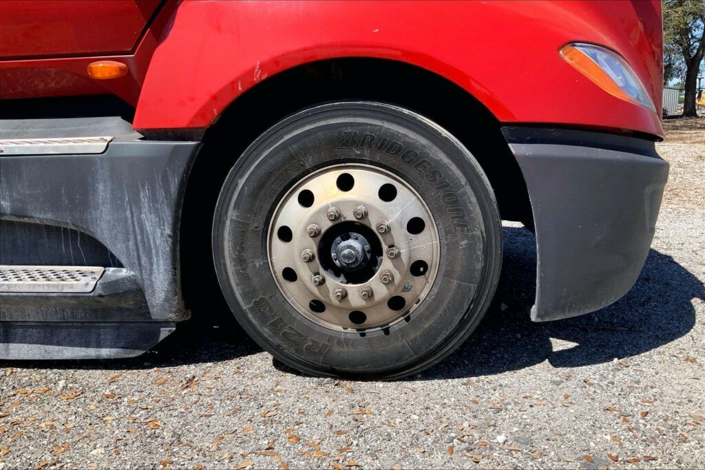 2023 CUM LT625 6X4 Sleeper