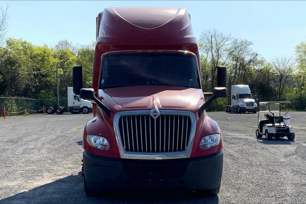 2023 CUM LT625 6X4 Sleeper