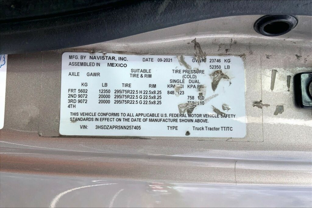 2022 CUM LT625 6×4 Sleeper