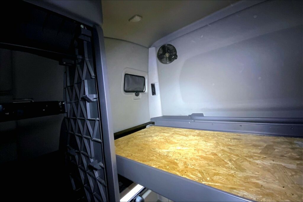 2022 CUM LT625 6×4 Sleeper