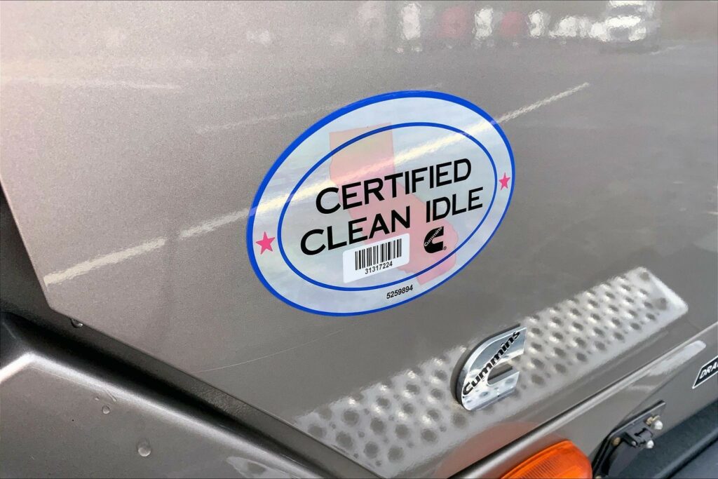 2022 CUM LT625 6×4 Sleeper