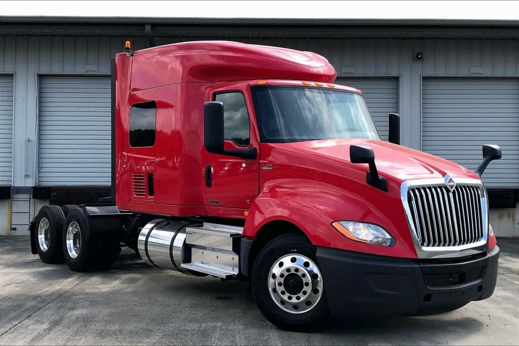 2021 CUM LT625 6×4 Sleeper