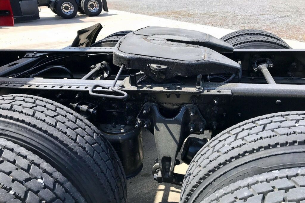 2021 CUM LT625 6×4 Sleeper