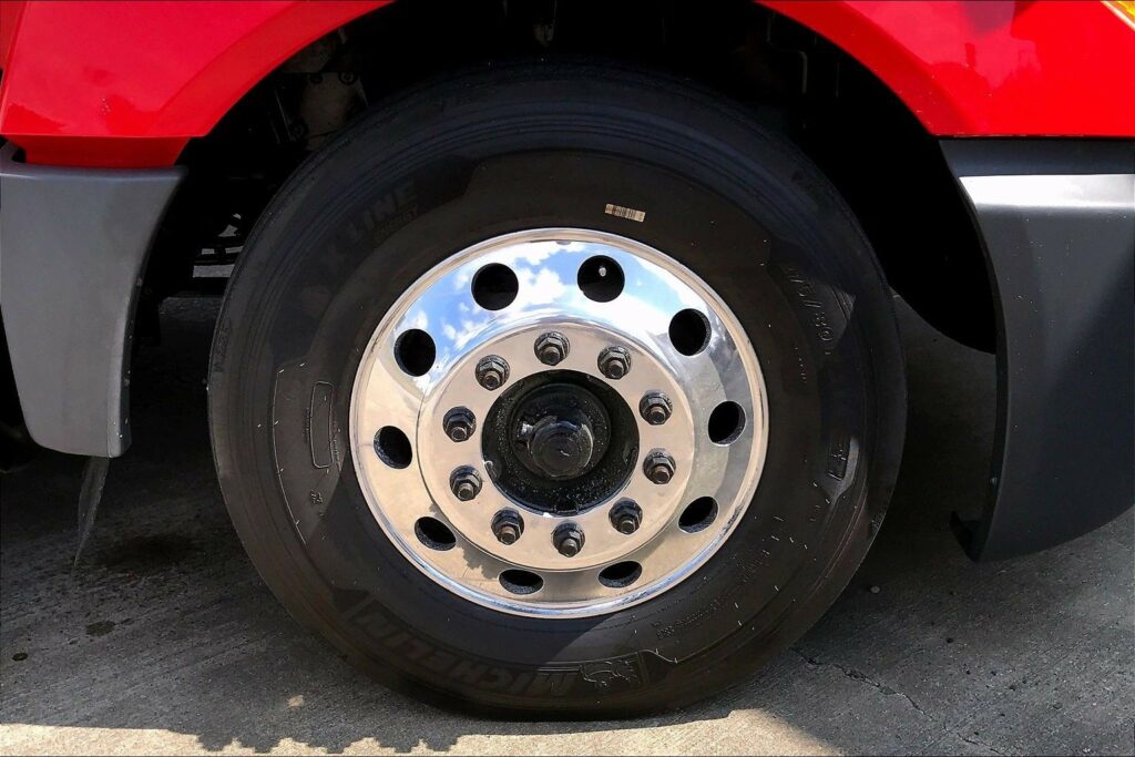 2021 CUM LT625 6×4 Sleeper