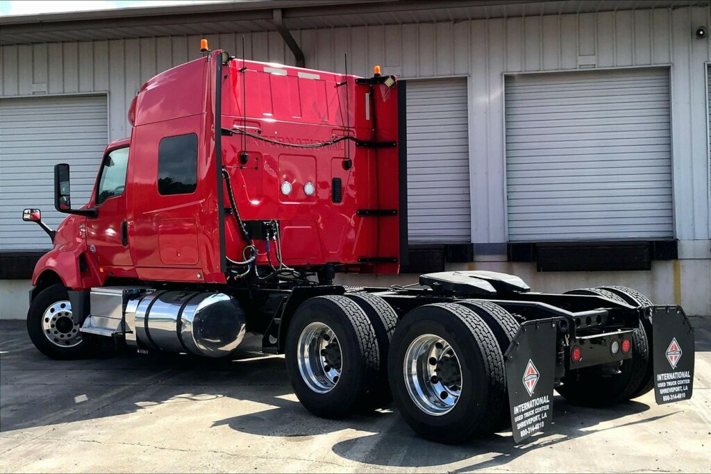 2021 CUM LT625 6×4 Sleeper