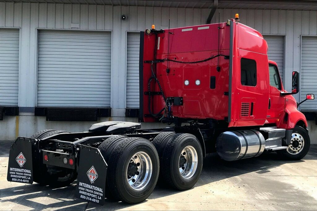 2021 CUM LT625 6×4 Sleeper