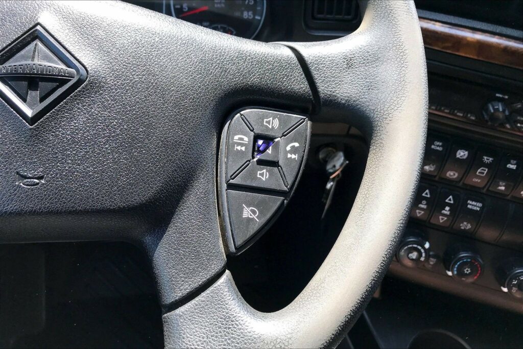 2021 CUM LT625 6×4 Sleeper