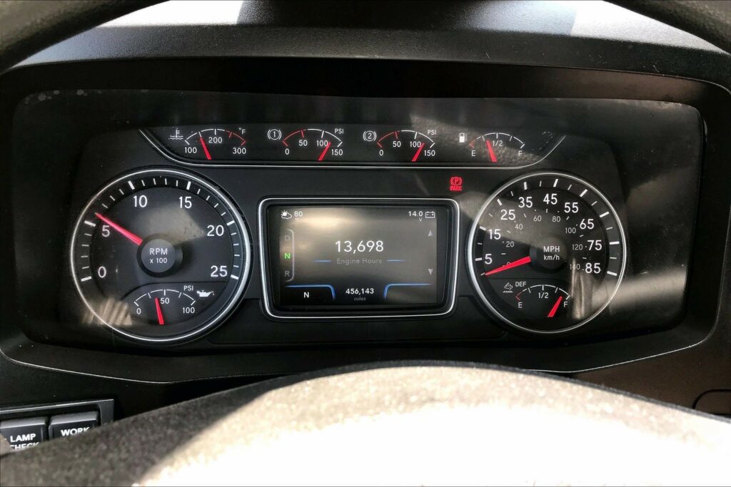 2021 CUM LT625 6×4 Sleeper