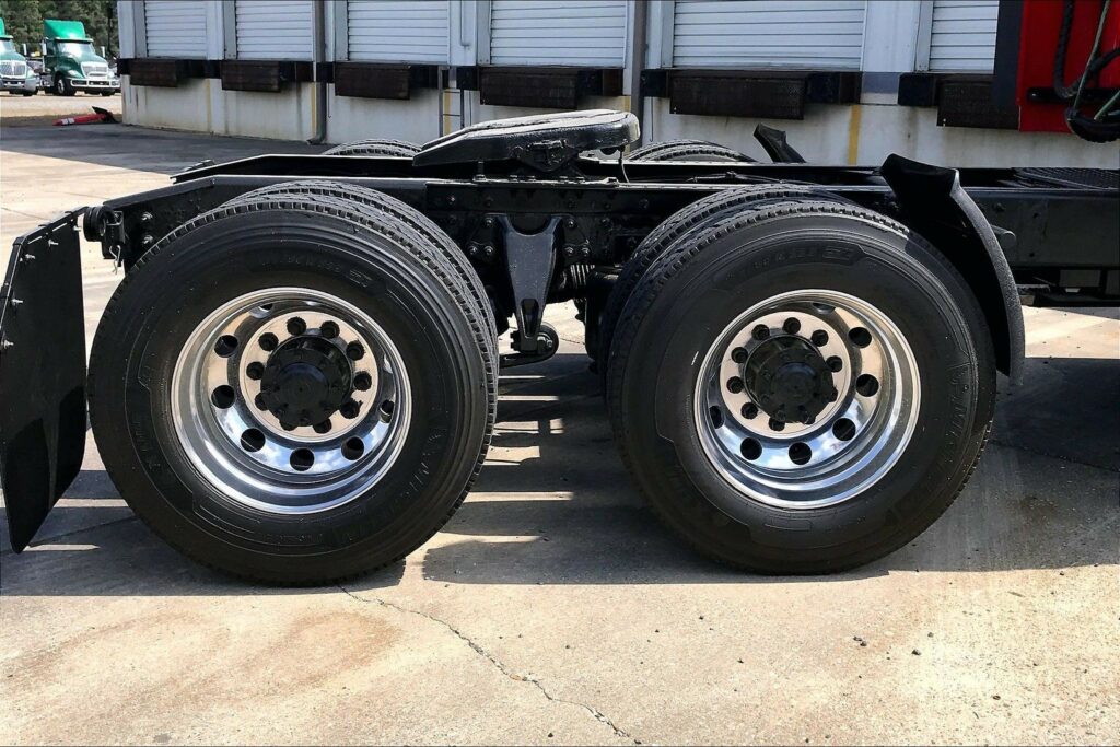 2021 CUM LT625 6×4 Sleeper