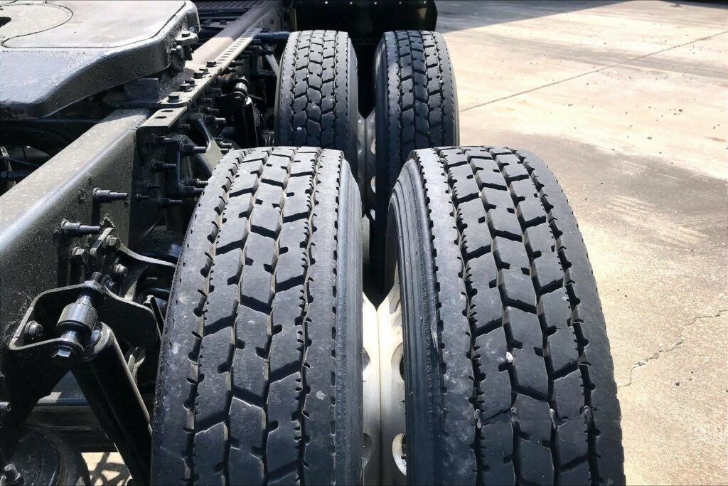 2021 CUM LT625 6×4 Sleeper