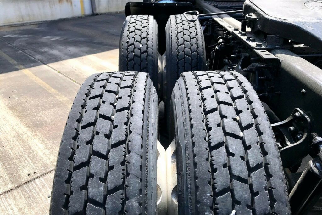 2021 CUM LT625 6×4 Sleeper