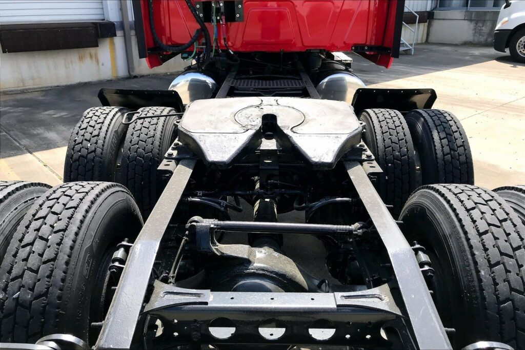 2021 CUM LT625 6×4 Sleeper