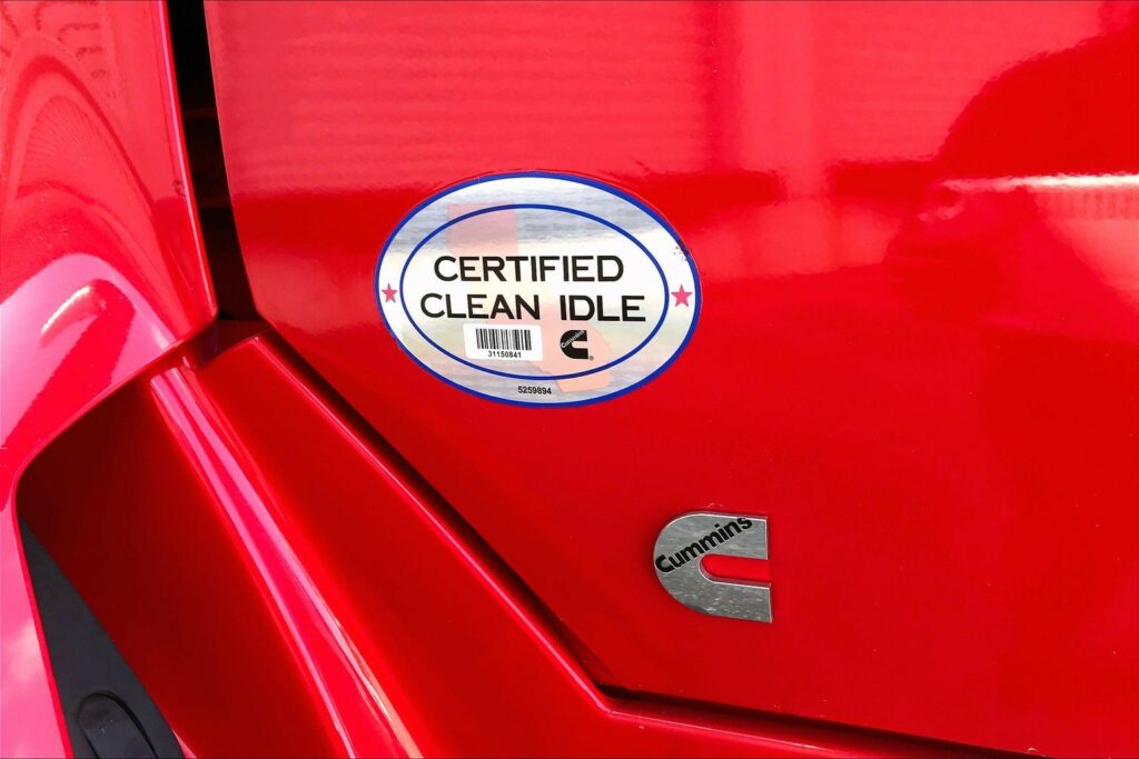 2021 CUM LT625 6×4 Sleeper