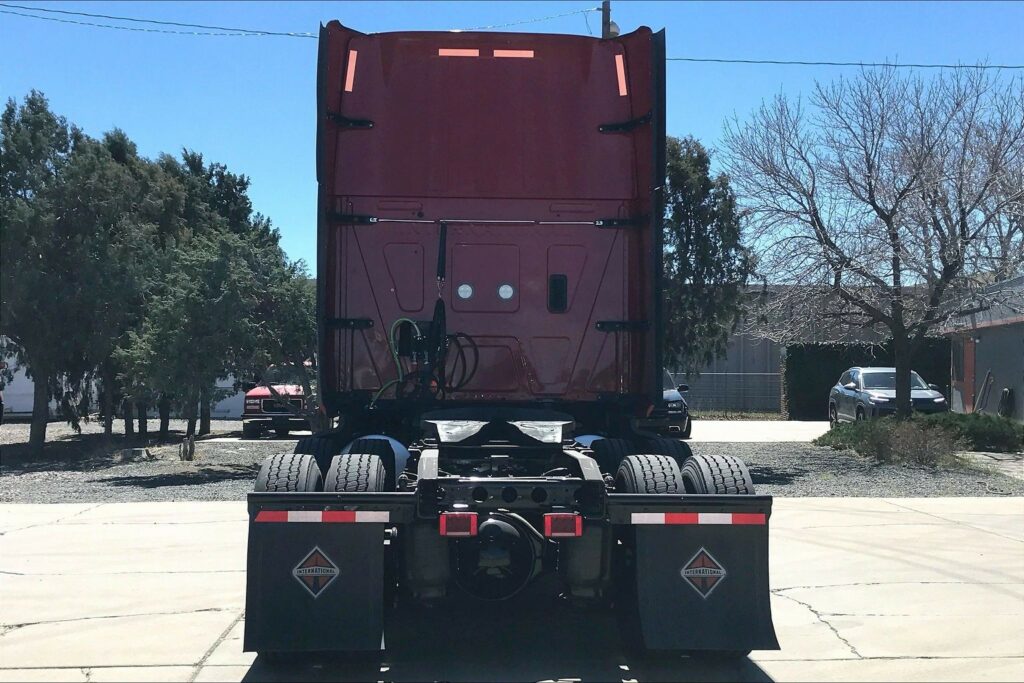 2023 CUM LT625 6X4 Sleeper