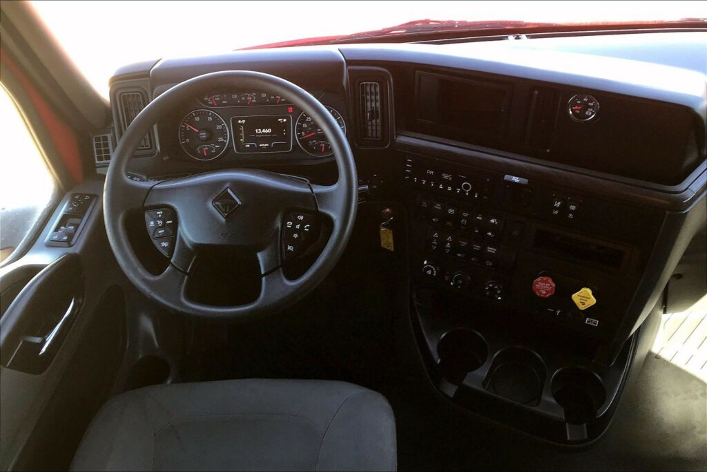 2023 CUM LT625 6X4 Sleeper