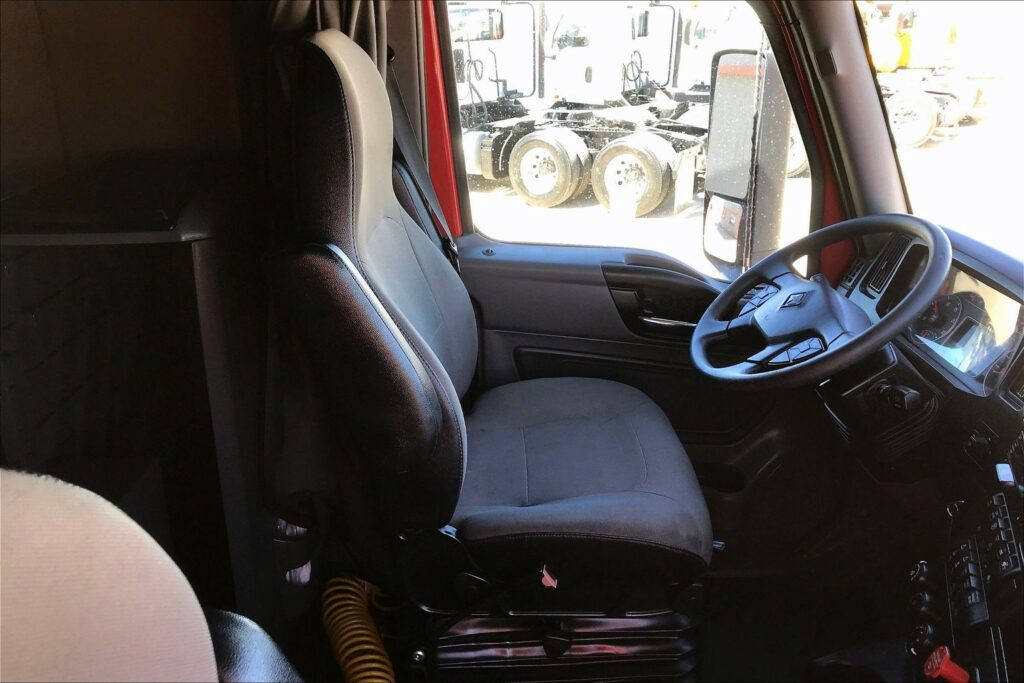 2023 CUM LT625 6X4 Sleeper