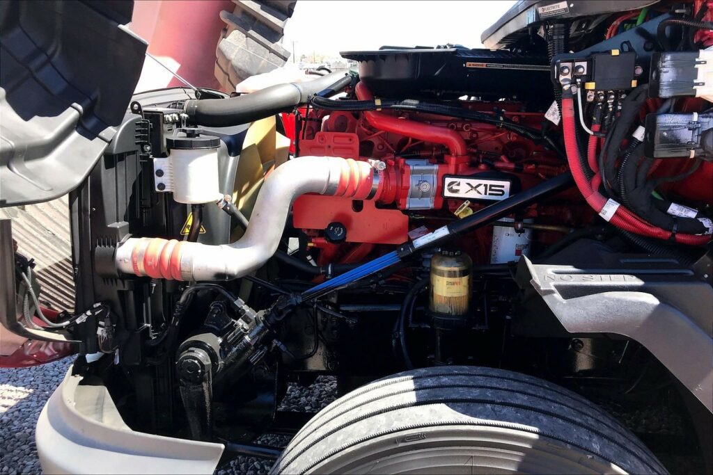 2023 CUM LT625 6X4 Sleeper