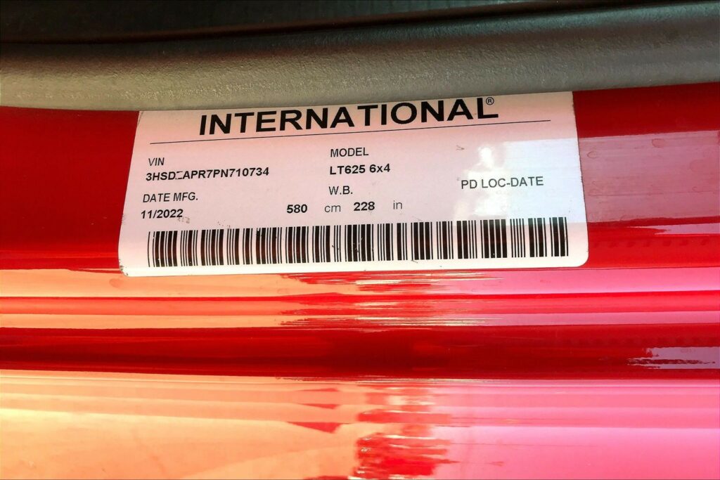2023 CUM LT625 6X4 Sleeper