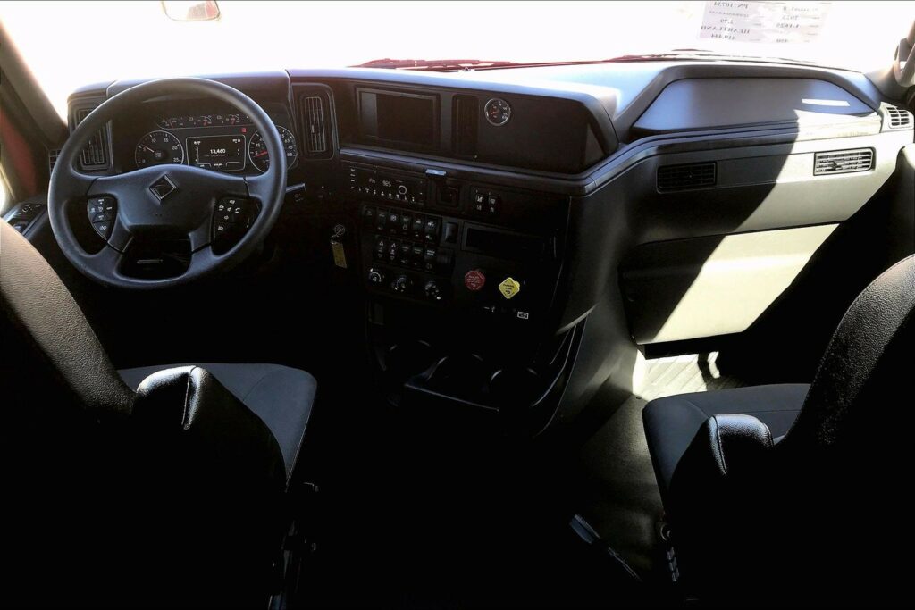 2023 CUM LT625 6X4 Sleeper