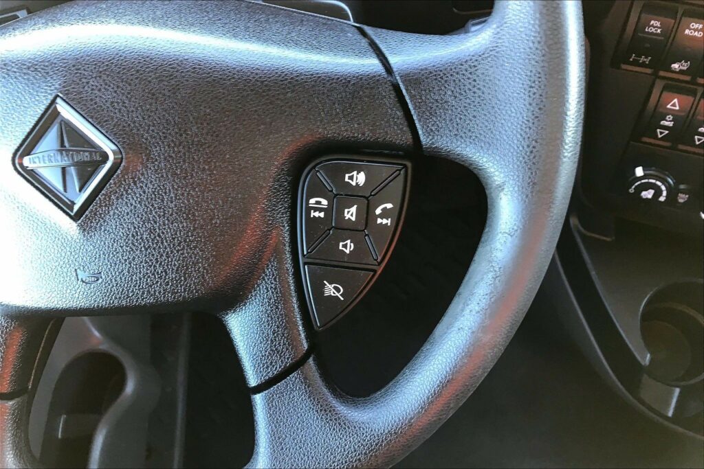 2023 CUM LT625 6X4 Sleeper