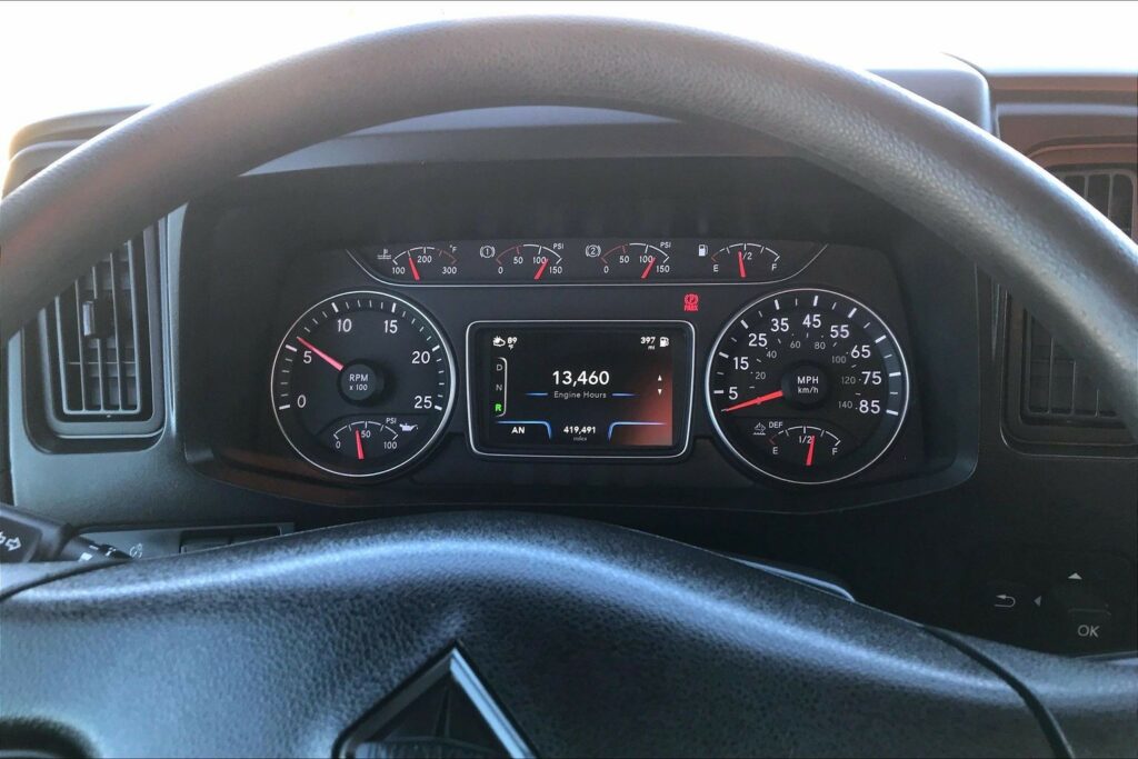 2023 CUM LT625 6X4 Sleeper