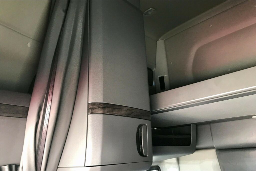 2023 CUM LT625 6X4 Sleeper