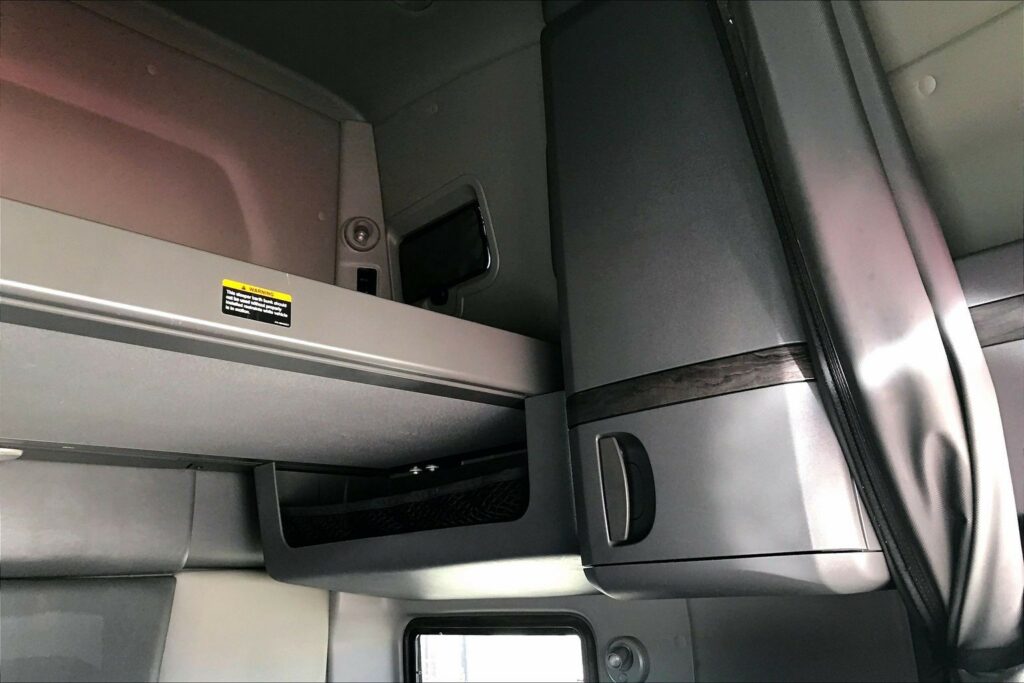 2023 CUM LT625 6X4 Sleeper