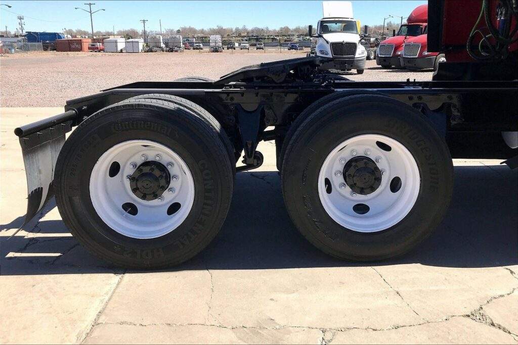 2023 CUM LT625 6X4 Sleeper