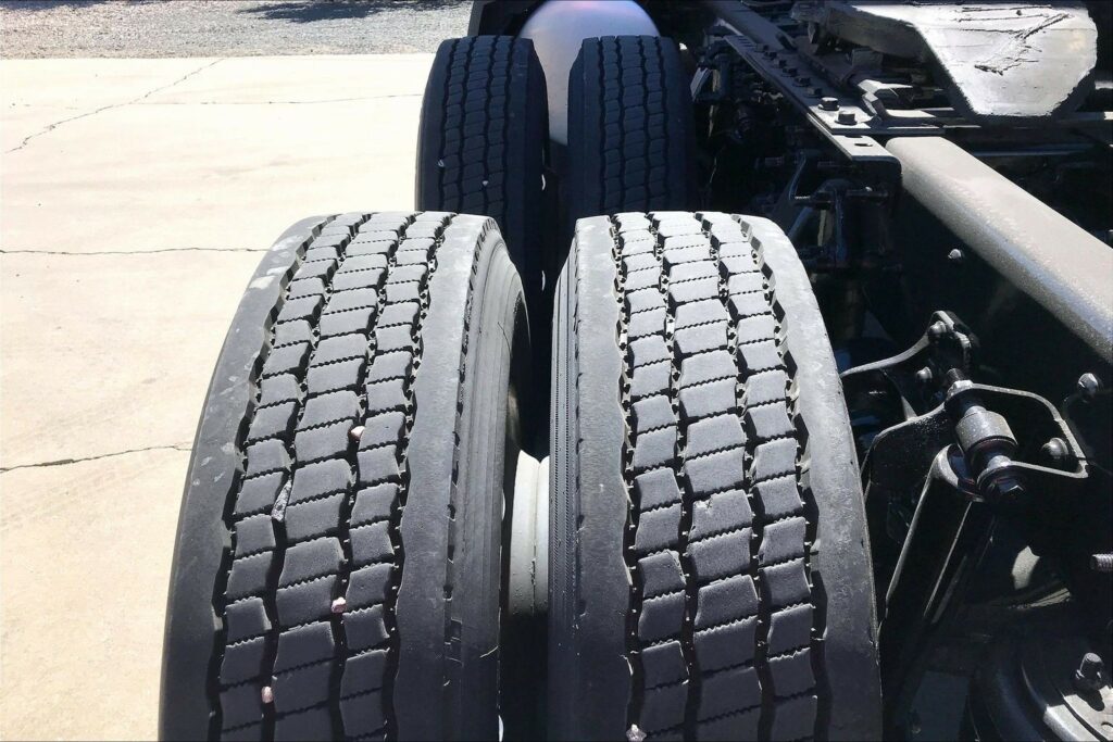 2023 CUM LT625 6X4 Sleeper