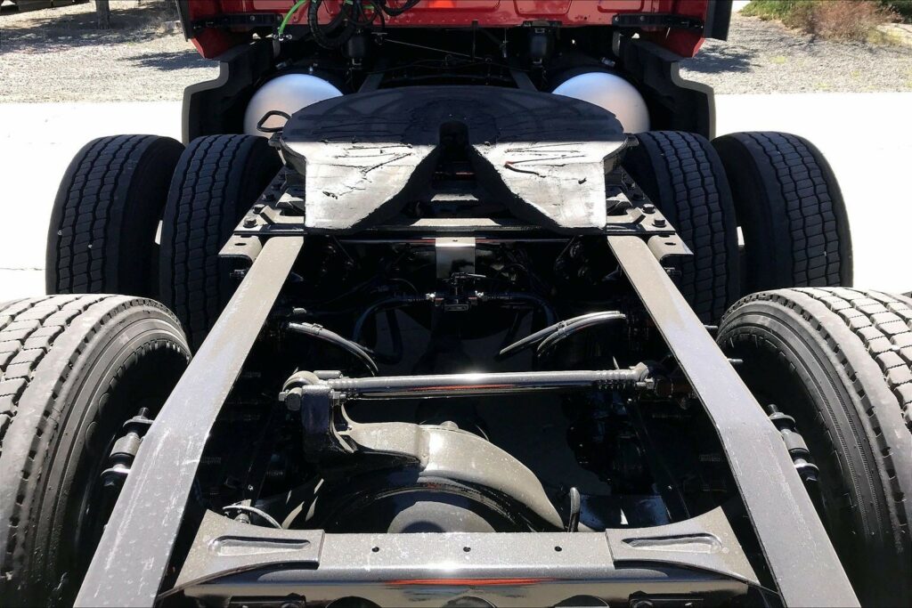 2023 CUM LT625 6X4 Sleeper