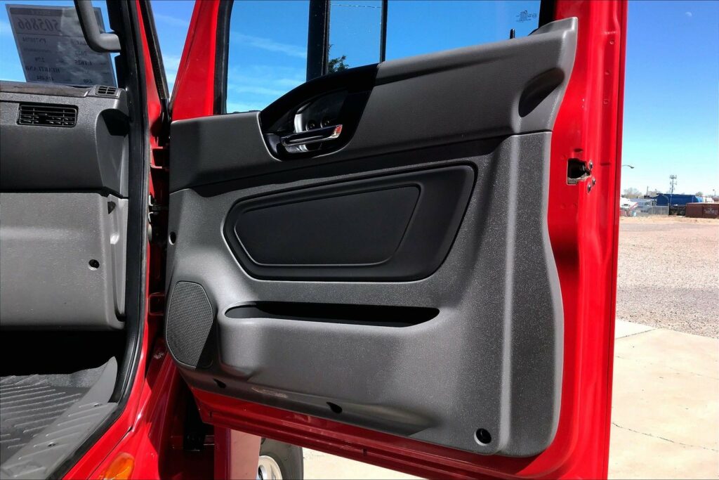 2023 CUM LT625 6X4 Sleeper