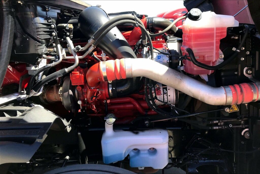 2023 CUM LT625 6X4 Sleeper