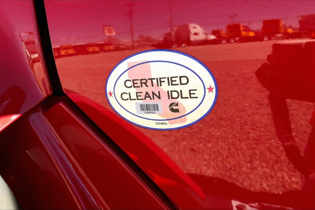 2023 CUM LT625 6X4 Sleeper