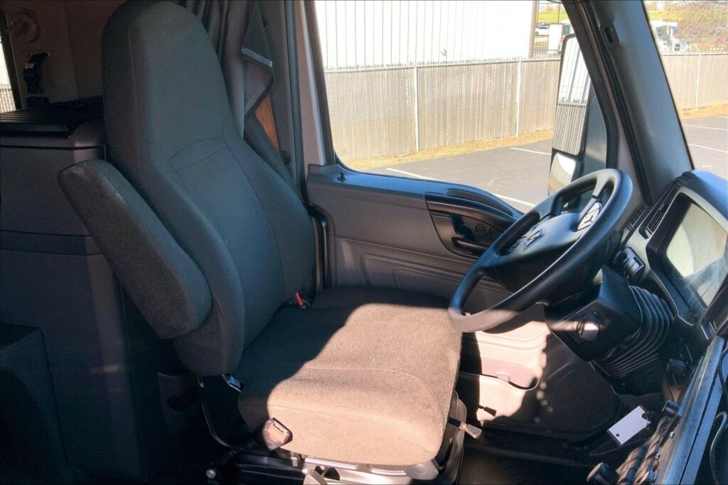 2022 CUM LT625 6×4 Sleeper