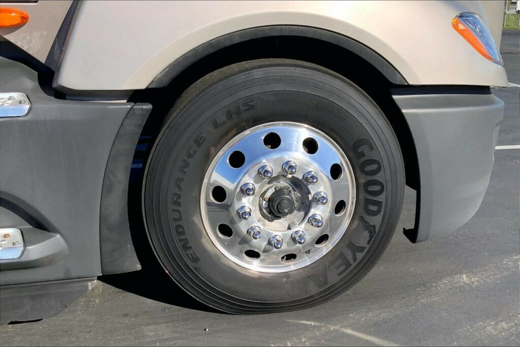 2022 CUM LT625 6×4 Sleeper