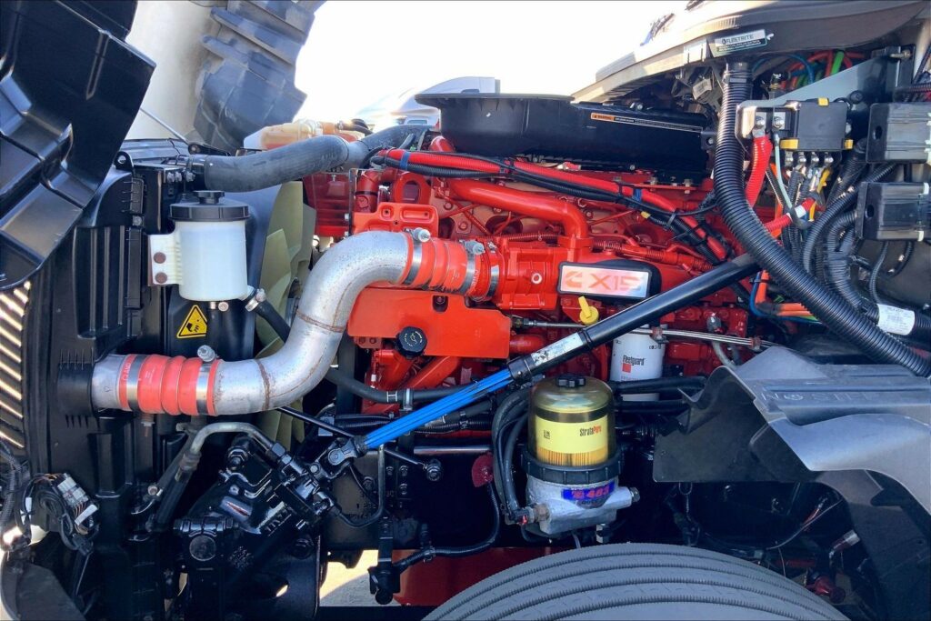 2022 CUM LT625 6×4 Sleeper