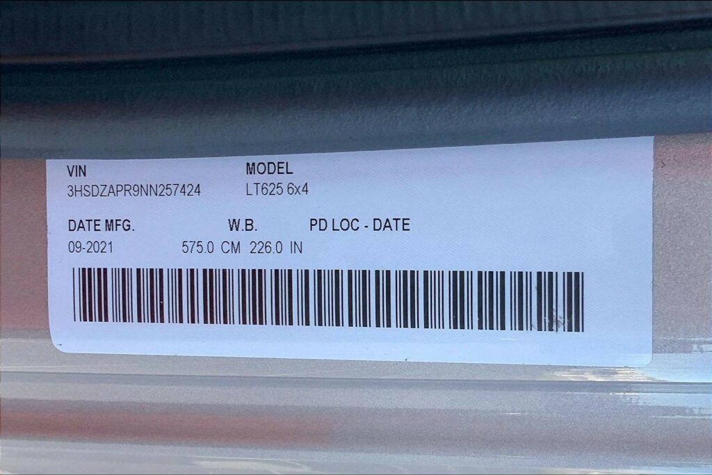 2022 CUM LT625 6×4 Sleeper